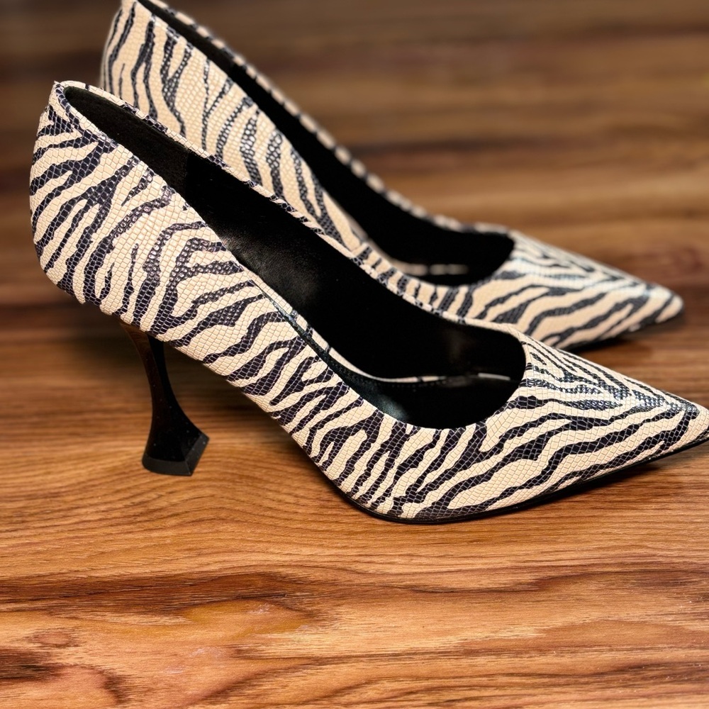 Never Worn Vince Camuto Black white animal print pumps. Size 9